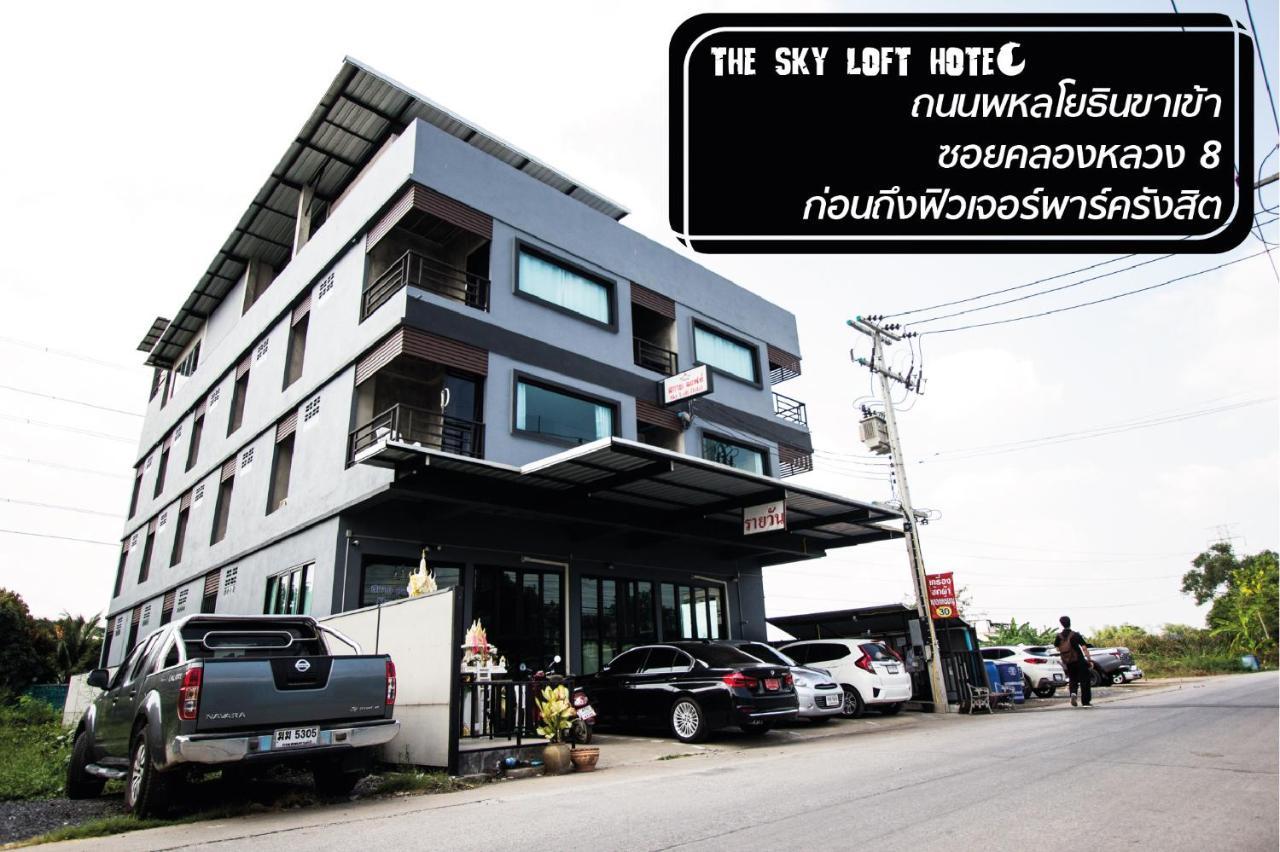 The Sky Loft Hotel Патум Тани Екстериор снимка