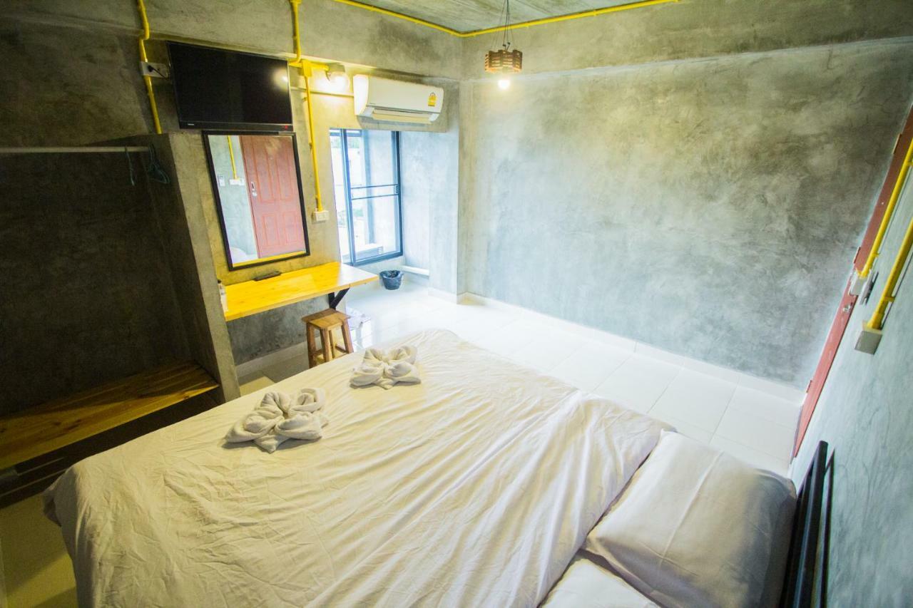 The Sky Loft Hotel Патум Тани Екстериор снимка