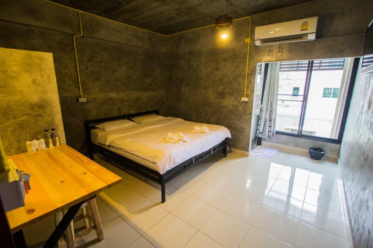 The Sky Loft Hotel Патум Тани Екстериор снимка