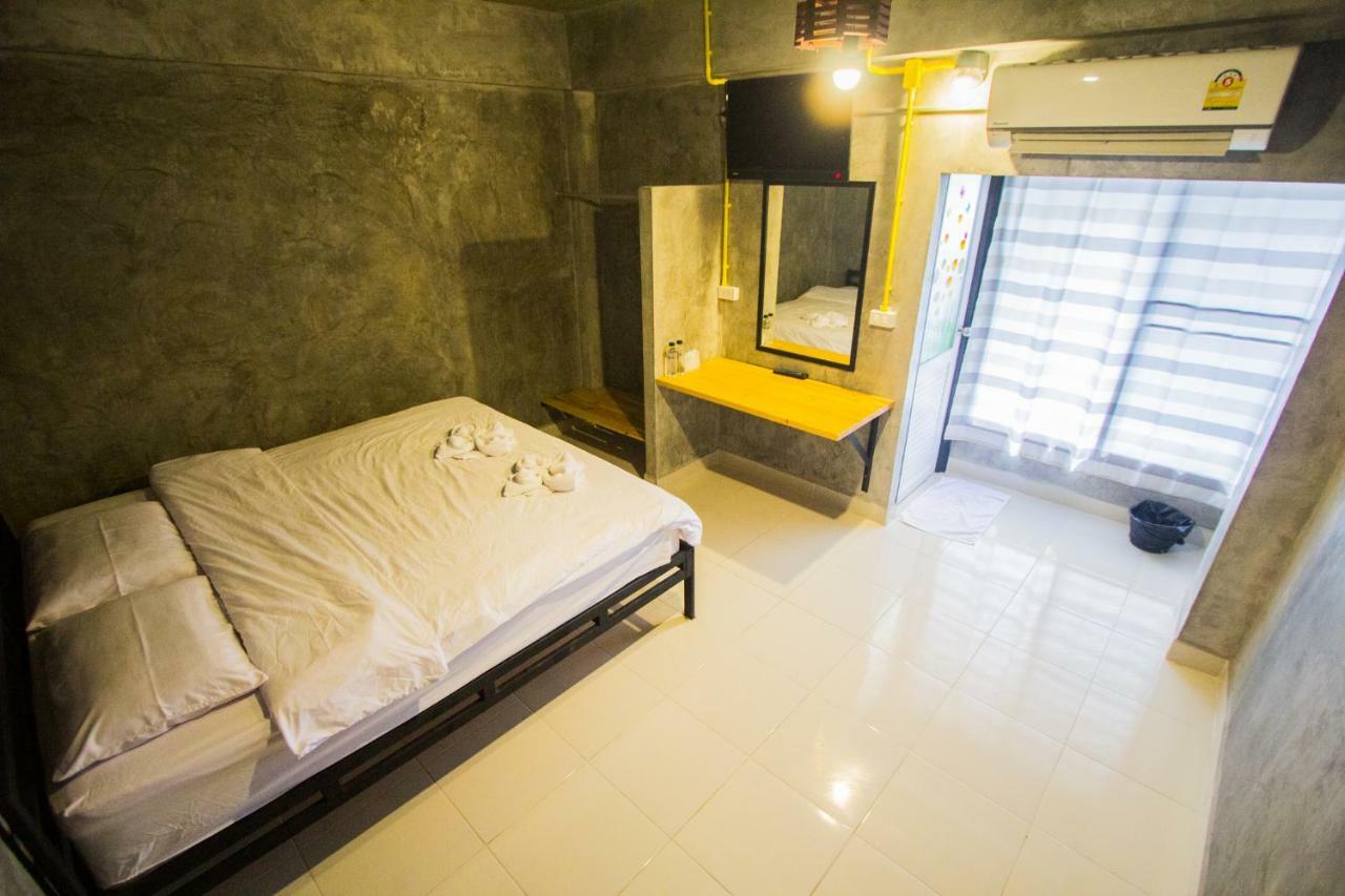 The Sky Loft Hotel Патум Тани Екстериор снимка