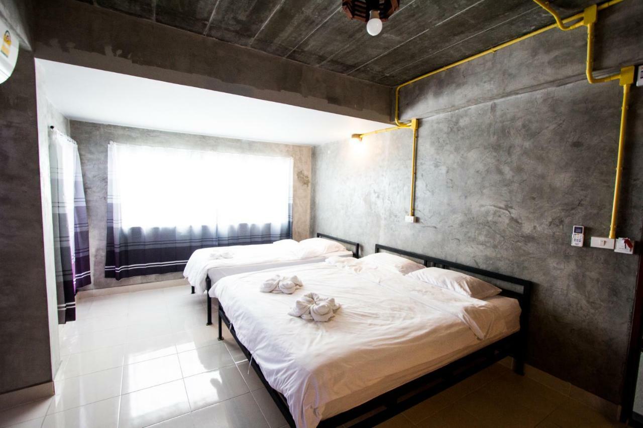 The Sky Loft Hotel Патум Тани Екстериор снимка