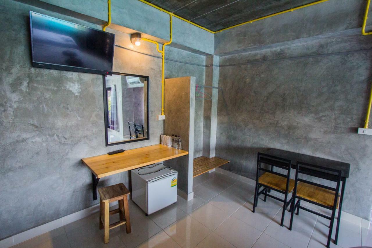 The Sky Loft Hotel Патум Тани Екстериор снимка