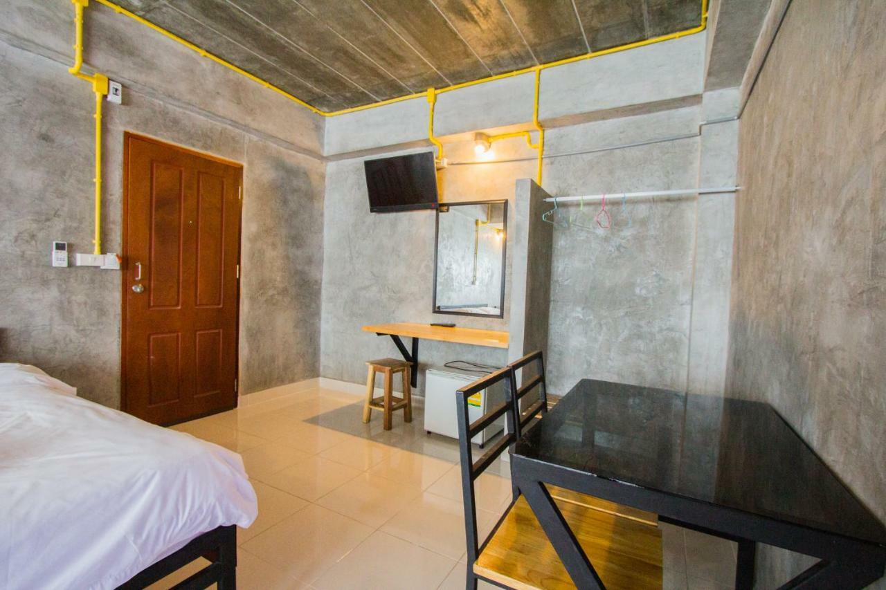 The Sky Loft Hotel Патум Тани Екстериор снимка