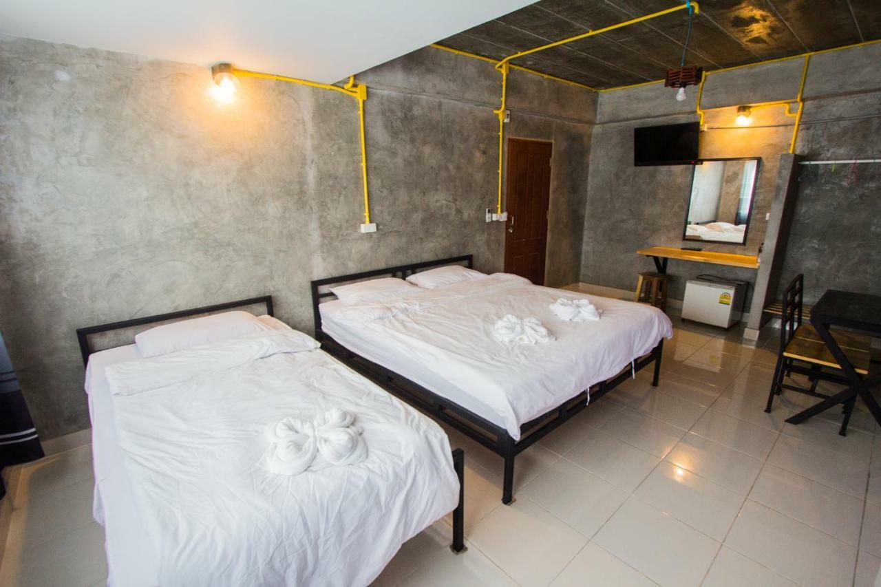 The Sky Loft Hotel Патум Тани Екстериор снимка
